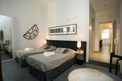 Spanish Steps DeLuxe Apartment - image 12