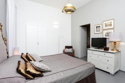 Spanish Steps DeLuxe Apartment - image 16