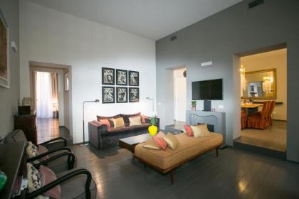 Spanish Steps DeLuxe Apartment - image 3