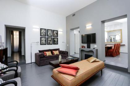 Spanish Steps DeLuxe Apartment - image 8