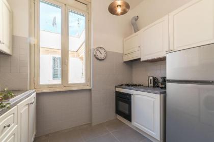 Lively Roma Trastevere renovated apartment - FromHometoRome - image 10