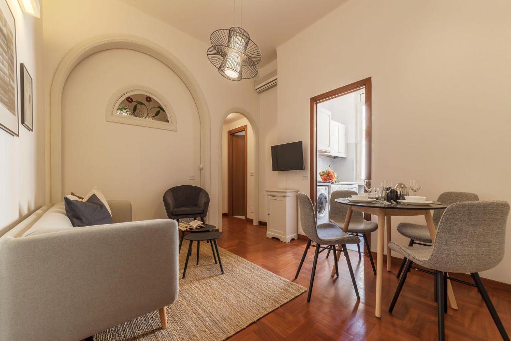 Lively Roma Trastevere renovated apartment - FromHometoRome - image 2