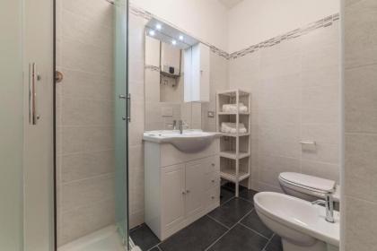 One bedroom appartement with wifi at Roma - image 12