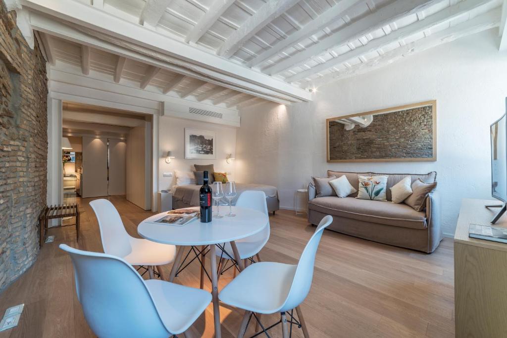 Campo De' Fiori Apartment - Charme Homes - main image