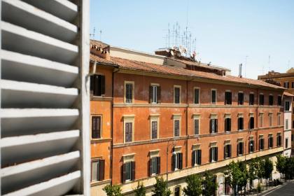 San Cosimato View on Trastevere Square - image 17