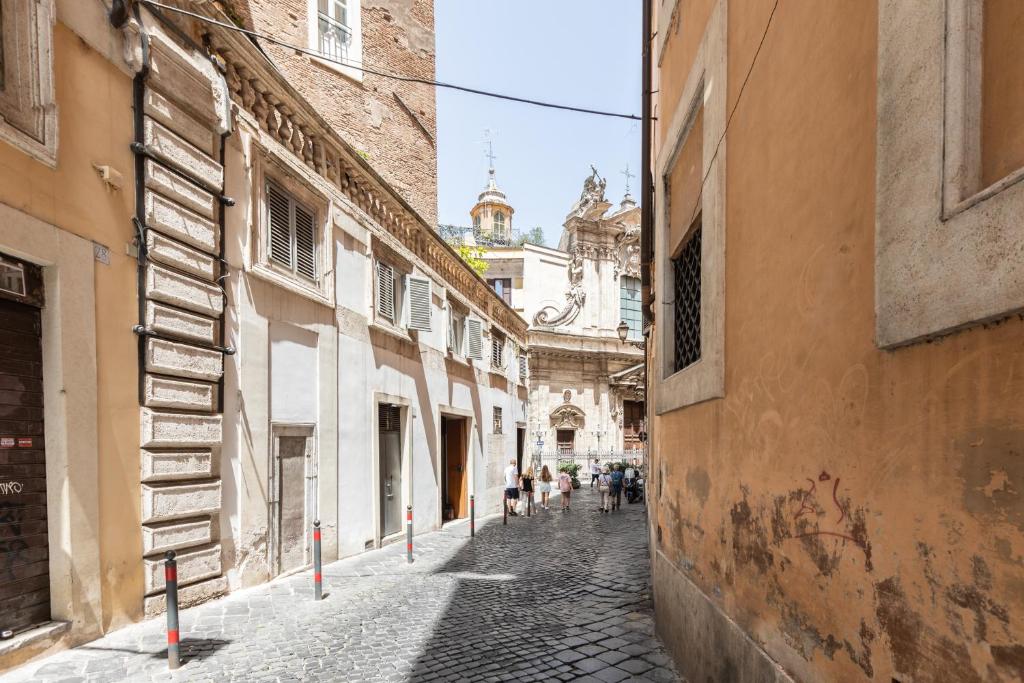 Spectacularly bright by Piazza Navona and the Pantheon - A/C Wifi Elevator - image 3