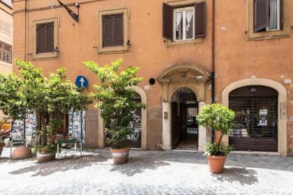 Spectacularly bright by Piazza Navona and the Pantheon - A/C Wifi Elevator - image 4