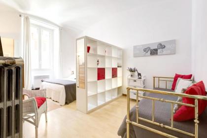 One bedroom appartement with city view and wifi at Roma - image 1