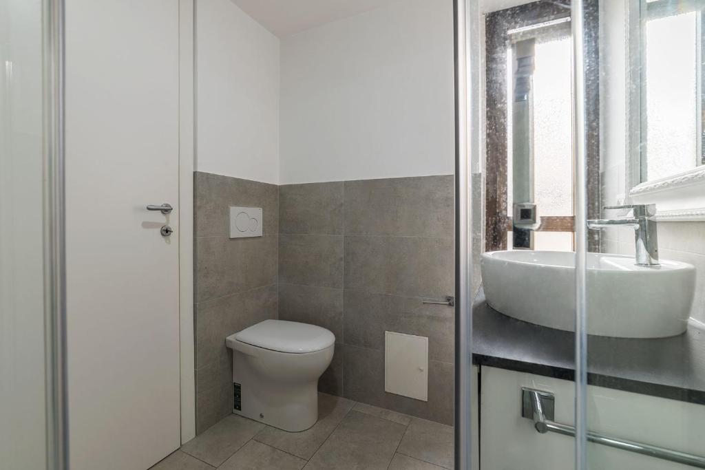 Sant'Angelo Modern Apartment - image 4