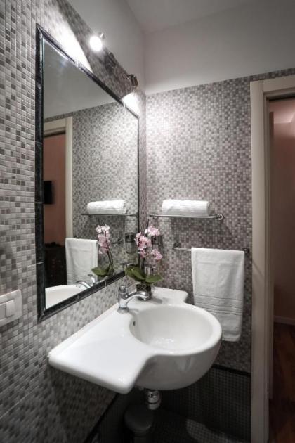 Elegant Rooms Roma - Guest House - image 13