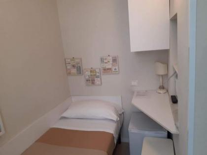 small single room - image 15