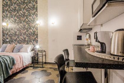 Romantic and bright mini apartment  in city centre - image 5