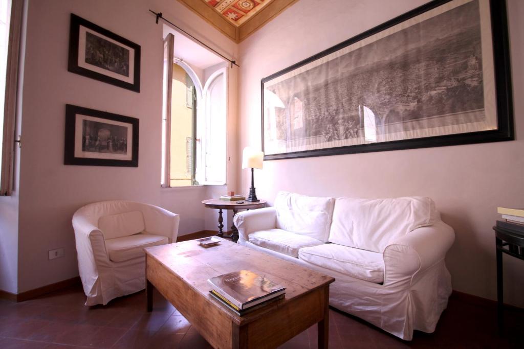 Family 2BR Apartment in Via Giulia - image 2