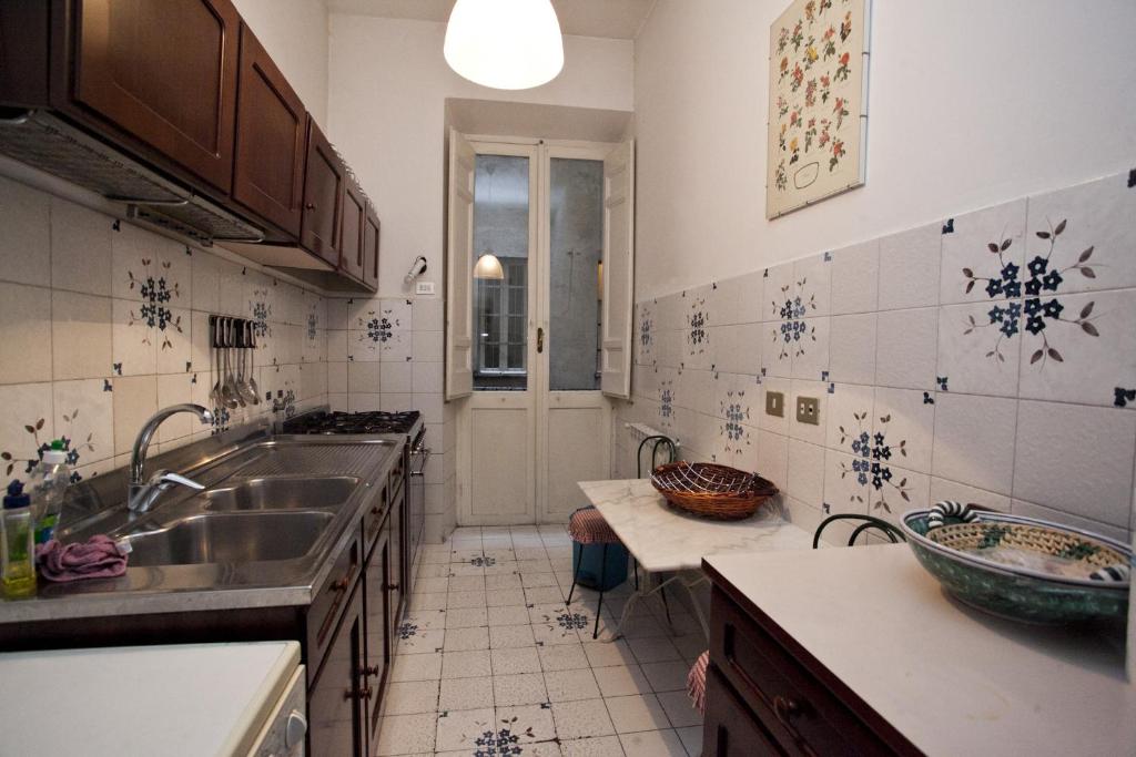 Family 2BR Apartment in Via Giulia - image 6