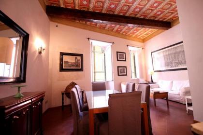 Family 2BR Apartment in Via Giulia - image 8