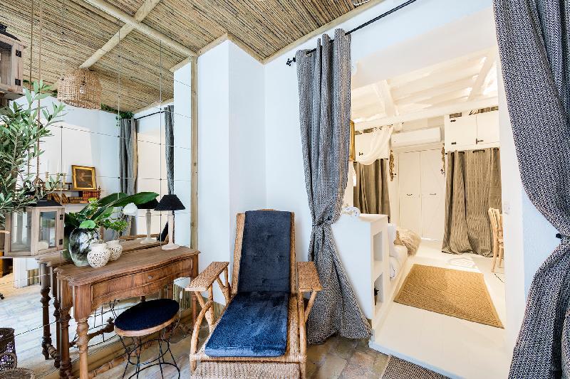 Trastevere Luxury&Charming Loft with Pvt Courtyard - image 4