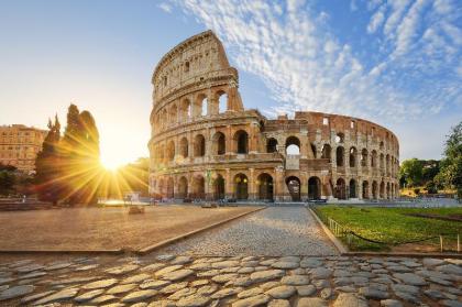 Uniquely Decorated Suite Located near Colosseum - image 12