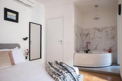 Pink Intimate Jacuzzi Suite Trastevere - Top Collection - image 8