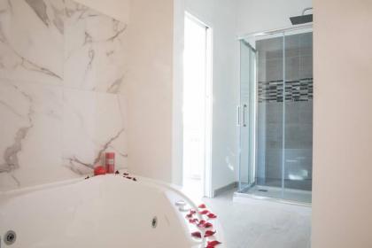 Pink Intimate Jacuzzi Suite Trastevere - Top Collection - image 9