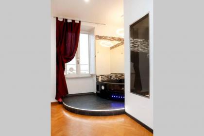 Black Enchanting Jacuzzi Suite Trastevere - Top Collection - image 8