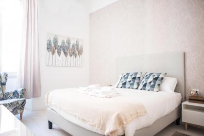 White Fanti Apartment - image 12