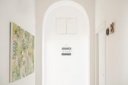 White Fanti Apartment - image 17