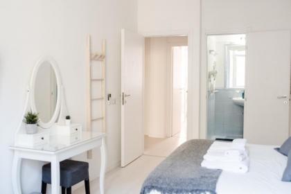 White Fanti Apartment - image 6