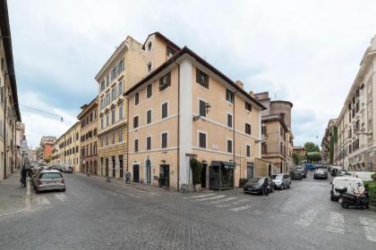 Colosseo Modern Apartment - image 1