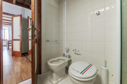 Colosseo Modern Apartment - image 19