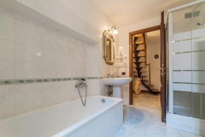 Piazza Vittorio Exclusive Apartment - image 20