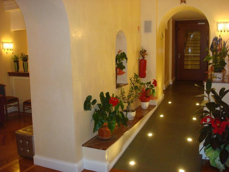 Hotel Dina - image 4