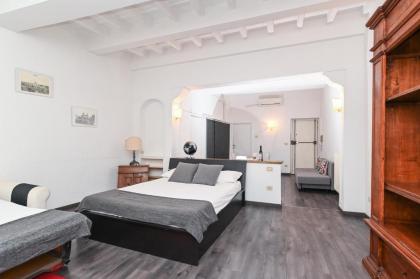 Gorgeous Trastevere loft on the river - image 13