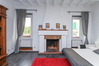 Gorgeous Trastevere loft on the river - image 6