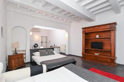 Gorgeous Trastevere loft on the river - image 9