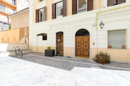 Cavour Luxury Home - image 18