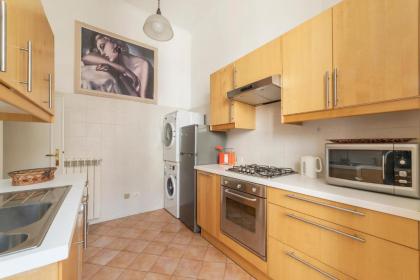 Piazza del Popolo Elegant Apartment - image 15