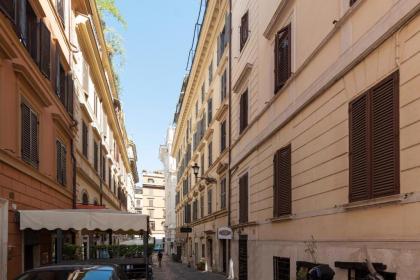 Fontana di Trevi Design Apartment - image 18