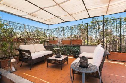 Trastevere charming penthouse - image 11