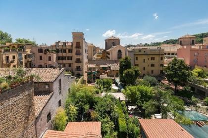 Trastevere charming penthouse - image 16