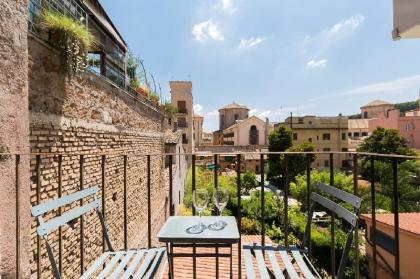 Trastevere charming penthouse - image 18