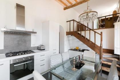 Trastevere charming penthouse - image 6