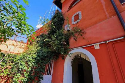 Art Deco Terrace Apartment - image 9