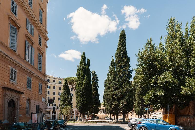 Domus Quiritum Elite Vatican luxury apartment - image 2