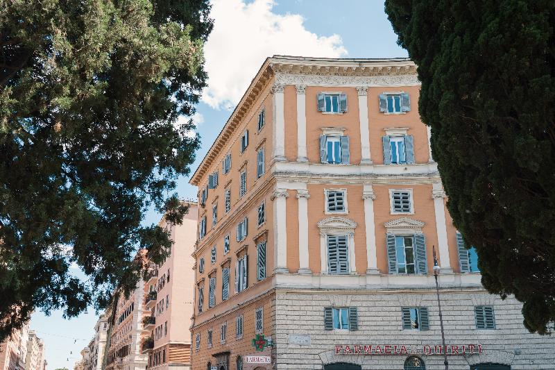 Domus Quiritum Elite Vatican luxury apartment - image 5