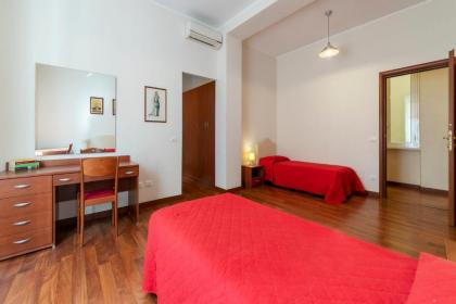 Piazza Re di Roma Apartment - image 13