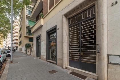 Piazza Re di Roma Apartment - image 3