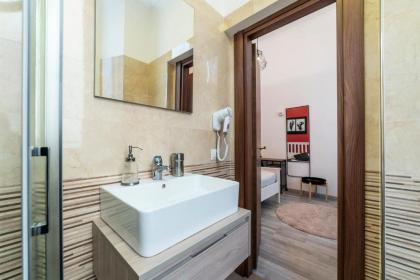 Roma Termini Big Apartment - image 12