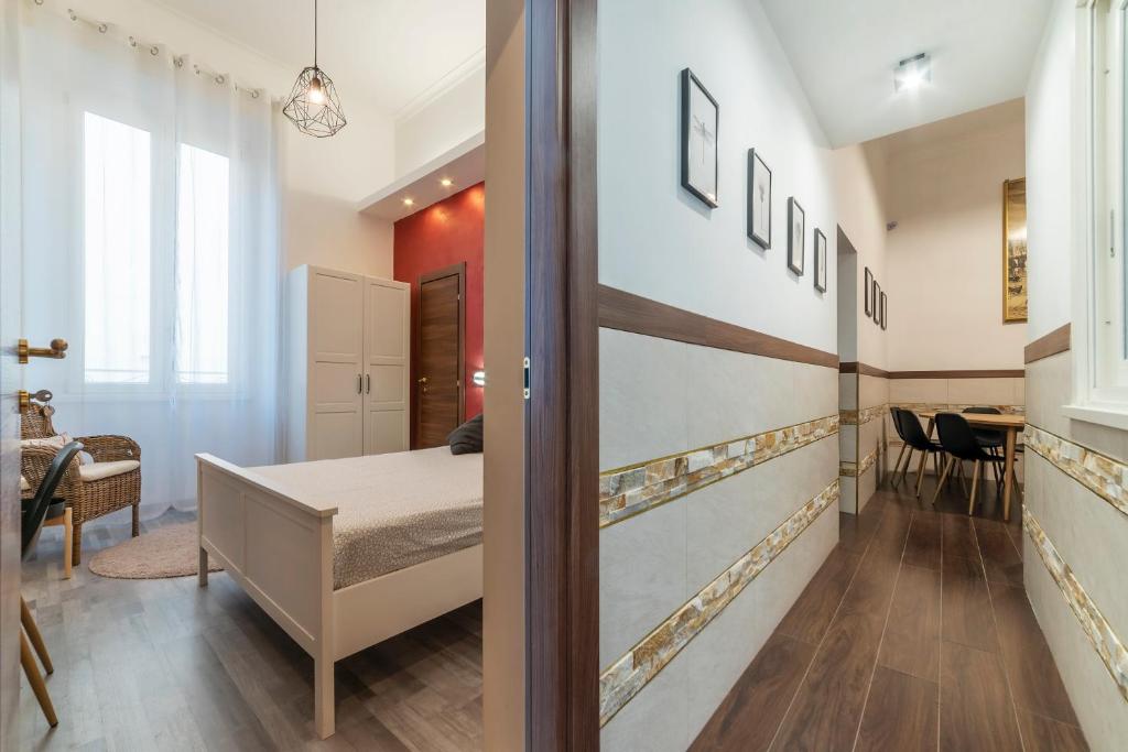 Roma Termini Big Apartment - image 6