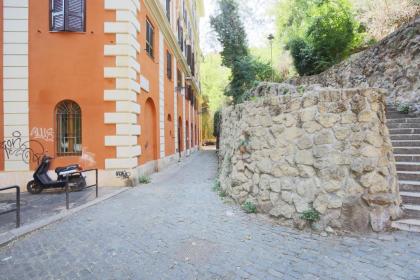 Quiet and Cozy Trastevere Hideaway - image 10