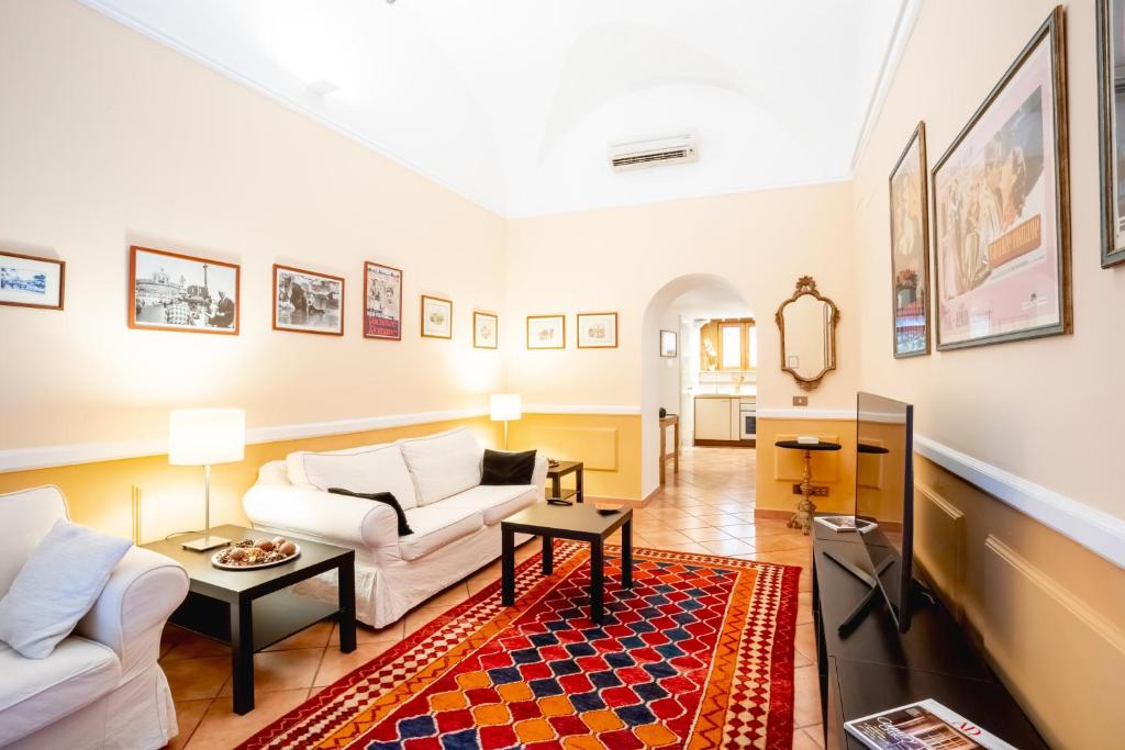 Quiet and Cozy Trastevere Hideaway - image 2